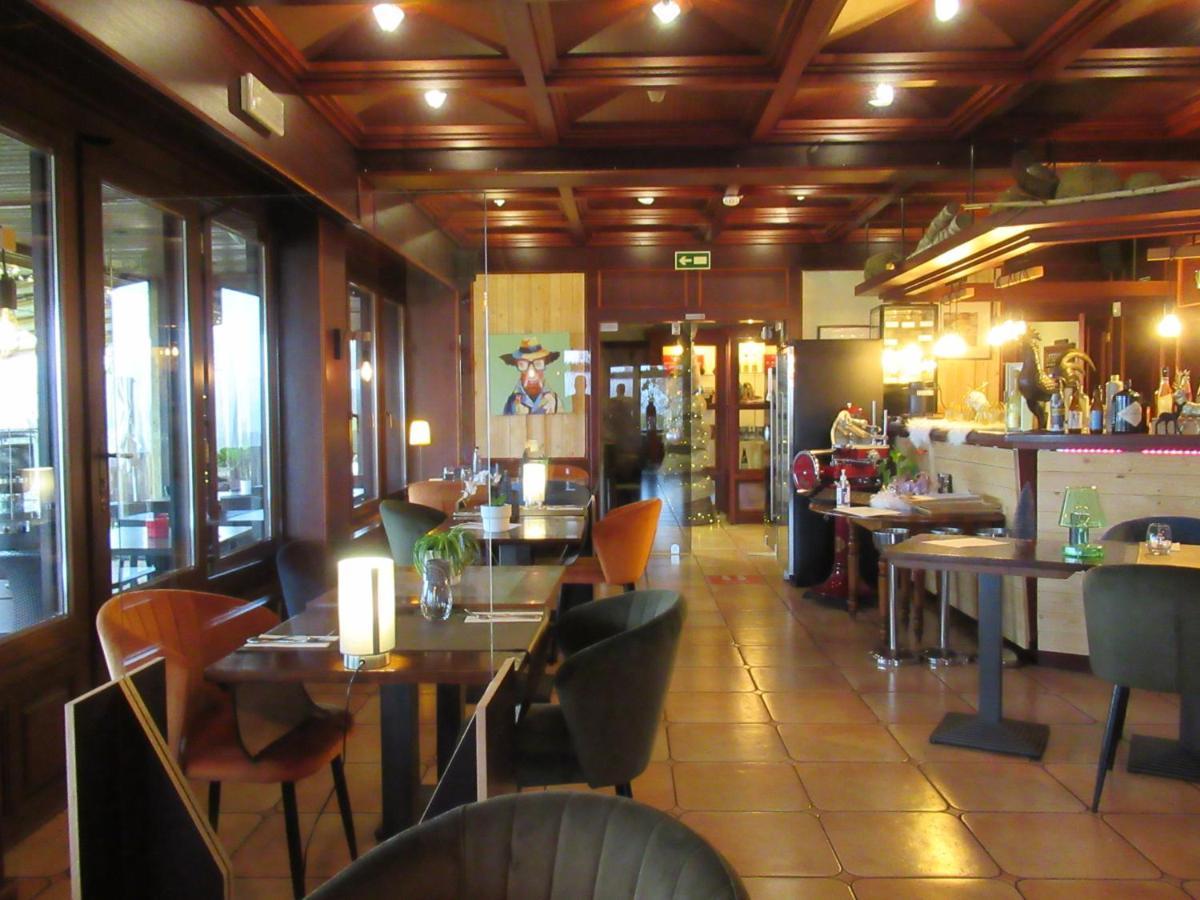 Hôtel Restaurant N 4 Martelange Exterior foto