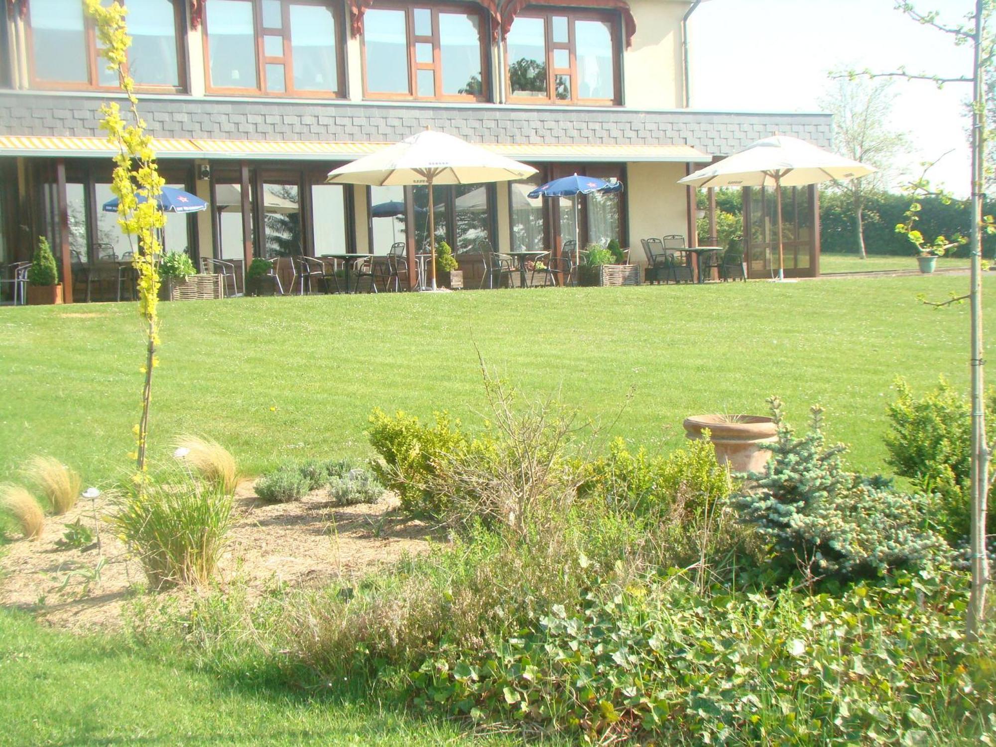 Hôtel Restaurant N 4 Martelange Exterior foto