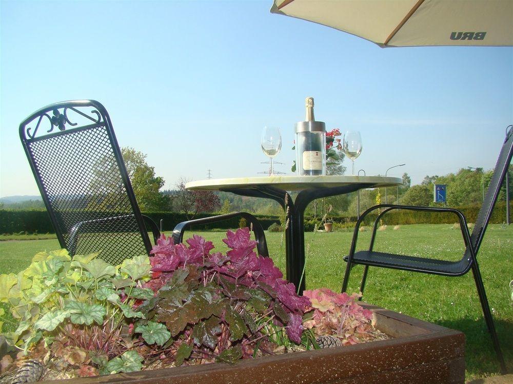 Hôtel Restaurant N 4 Martelange Exterior foto